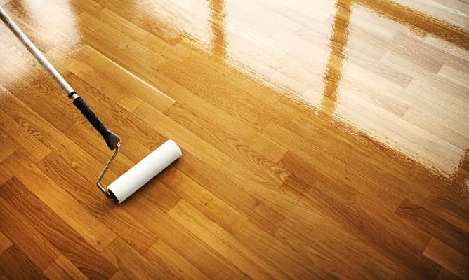 recuperar-brillo-suelo-parquet